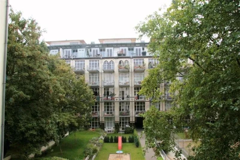 Ruhig gelegenes Loft in zweiter Reihe mit zwei Balkonen — photo 1